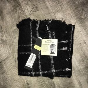 NWT super soft blanket wrap